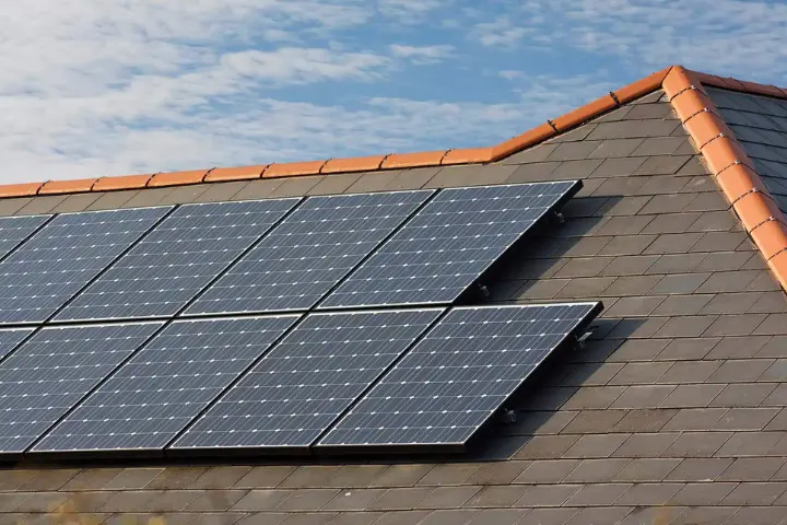 CAN YOU PUT SOLAR PANELS ON A SLATE ROOF